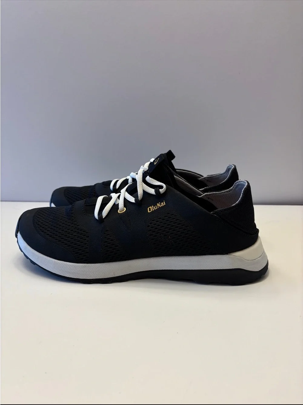 OluKai Huia Sneaker (Women) size 9.5